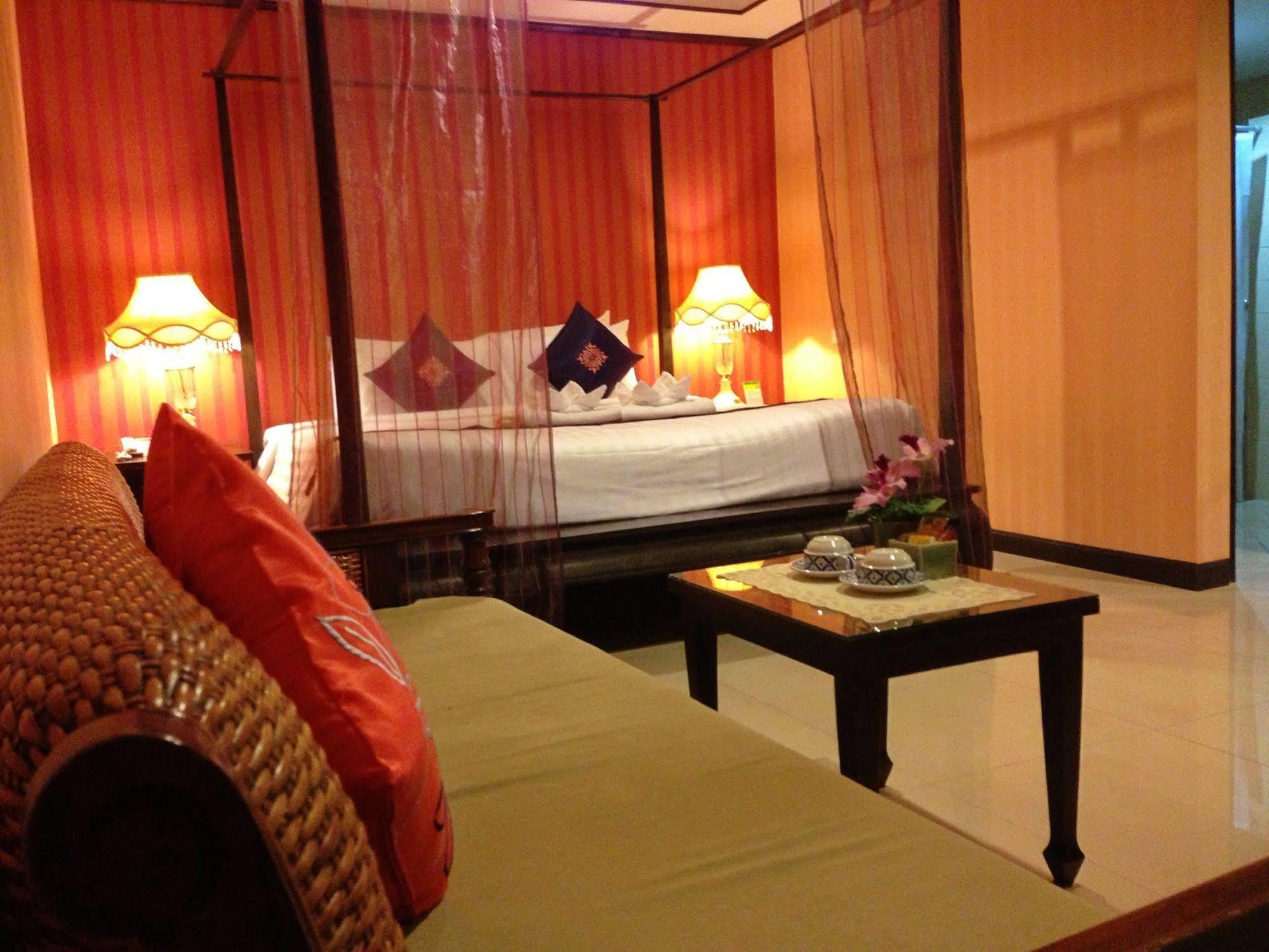 Na Thapae Hotel Chiang Mai Dış mekan fotoğraf